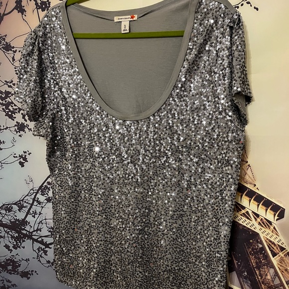 Old Navy Tops - Sequined grey tee